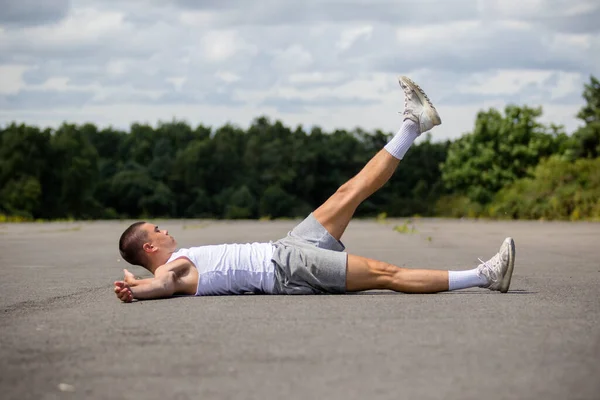 Nineteen Year Old Teenage Boy Doing Leg Raises Public Park — Stockfoto