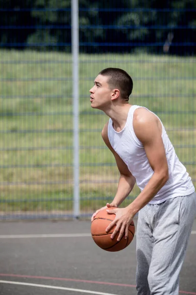 Nineteen Year Old Teenage Boy Shooting Hoop Basketball Court Public — Stok Foto