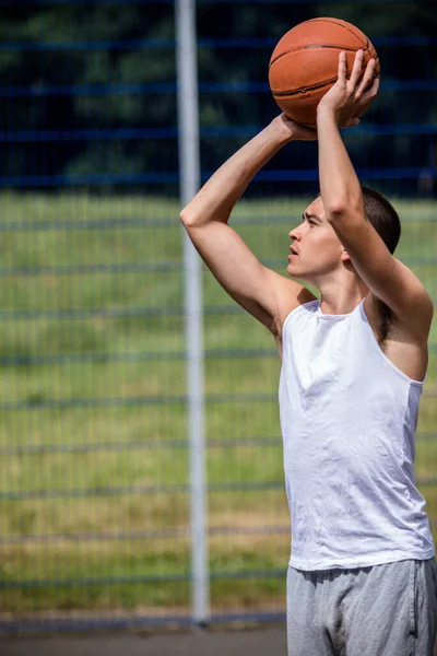 Nineteen Year Old Teenage Boy Shooting Hoop Basketball Court Public — Stok Foto