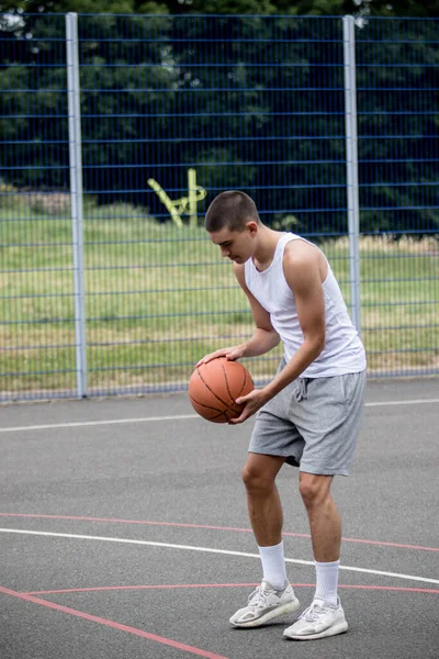 Nineteen Year Old Teenage Boy Playing Basketball Public Park — 图库照片