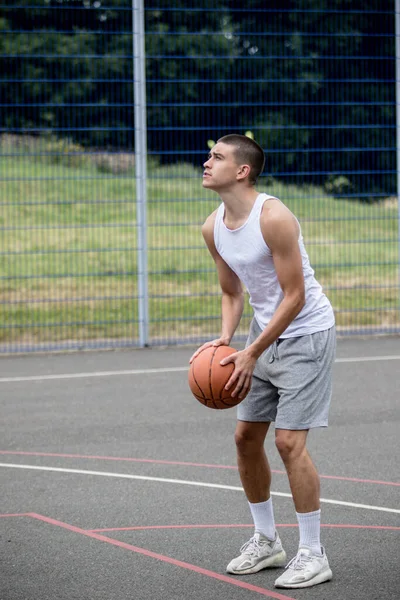 Nineteen Year Old Teenage Boy Shooting Hoop Basketball Court Public — Zdjęcie stockowe