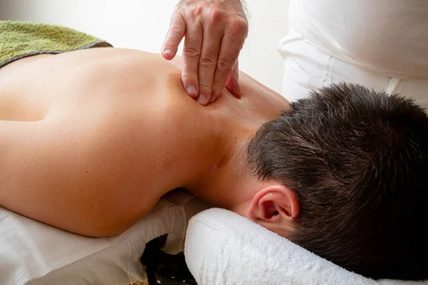 Nineteen Year Old Teenage Boy Having Back Massage — Stockfoto
