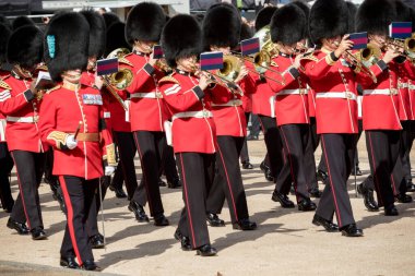Londra, Birleşik Krallık, 14 Eylül 2022 - HM Kraliyet Denizcileri Grubu Kraliçe Elizabeth 'in Tabutu önünde Westminster Hall' a hareket ederken Collingwood