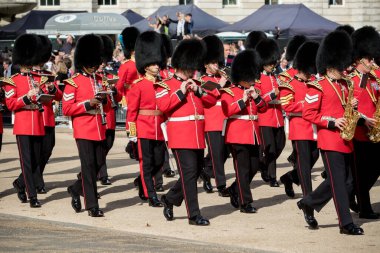 Londra, Birleşik Krallık, 14 Eylül 2022 - HM Kraliyet Denizcileri Grubu Kraliçe Elizabeth 'in Tabutu önünde Westminster Hall' a hareket ederken Collingwood
