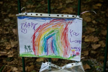 Londra, Birleşik Krallık, 14 Eylül 2022, Buckingham Sarayı yakınlarındaki Green Park 'ta Kraliçe II. Elizabeth' e yapılan haraçlar.