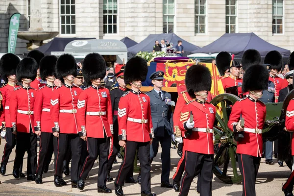 Londyn Wielka Brytania Września 2022 Trumienna Królowa Elżbieta Namalowana Królewskim — Zdjęcie stockowe