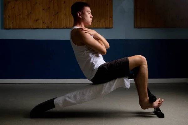 Anno Vecchio Adolescente Fare Situp Excercise Panchina Serbatoio Top — Foto Stock