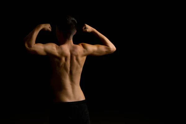 Hemdloser Jähriger Teenager Lässt Seine Rückenmuskeln Spielen — Stockfoto