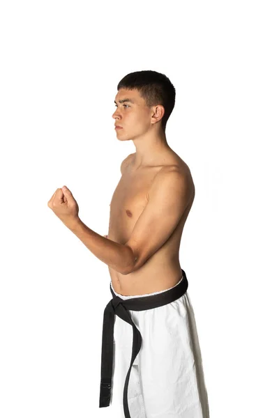 Μια Shirtless Ετών Εξάσκηση Ένα Μπλοκ Του Σώματος Karate — Φωτογραφία Αρχείου