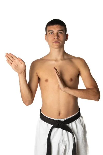 Anni Torso Nudo Che Pratica Blocco Mani Aperte Karate — Foto Stock