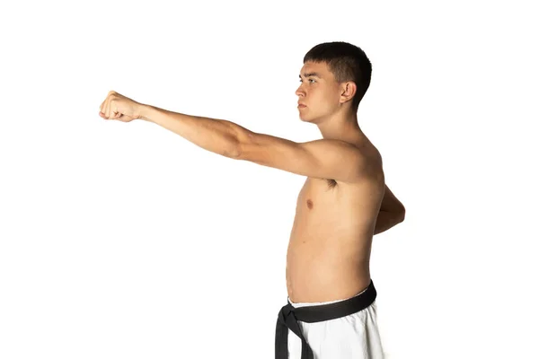 Egy Félmeztelen Éves Gyakorolja Karate Fej Ütés — Stock Fotó
