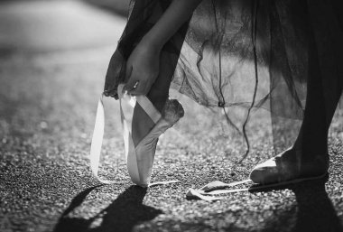 Bale, çocuklar ve yetişkinler için güzel bir müzik ve plastik hobidir. Erkekler ve kadınlar için. Fotoğraftaki erkekler ve kızlar için.