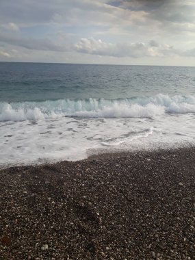 Güzel bir sahili olan bir sahil