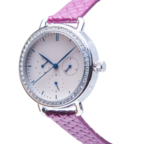 Kol saati beyaz arkaplanda pembe ve beyazdır..