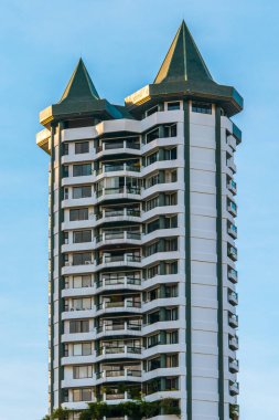 Kapatın. Bangkok 'ta bluesky ile kule.