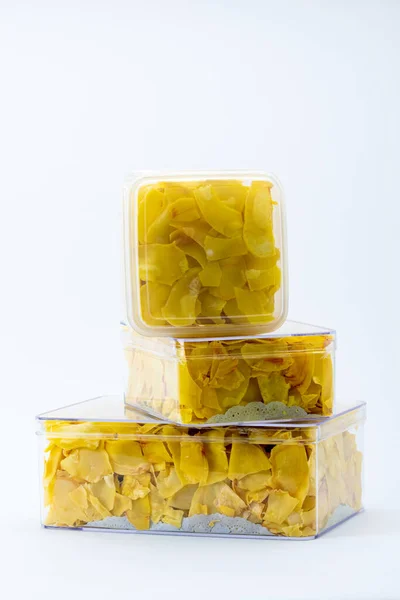 Şeffaf kutu setinde kurumuş durian..