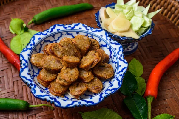 Porselen üründe baharatlı sosis olmasın..