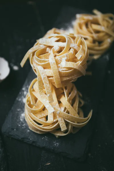 İtalyan usulü spagetti, harika bir manzara. kopyalama alanı. yiyecek arka planı, yakın plan