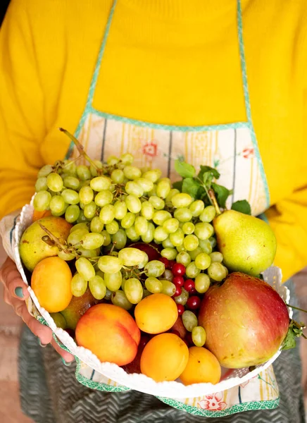 Sepette taze meyveler