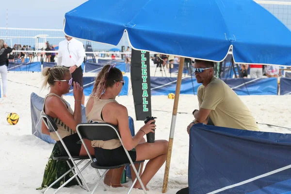 ABD 'nin Alabama, Gulf Shores kentindeki NCAA Kadınlar Plaj Voleybolu. Turnuva UAB (Alabama Üniversitesi Birmingham) tarafından düzenlenmektedir.. 