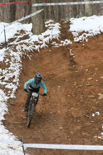 Tennessee Ulusal Dağ Bisiklet Festivali 2022 Oliver Springs, Tennessee, ABD 'deki Windrock Bisiklet Parkı' nda. Bu, Downhill olayı..