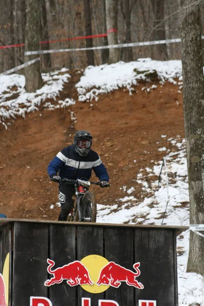 Tennessee Ulusal Dağ Bisiklet Festivali 2022 Oliver Springs, Tennessee, ABD 'deki Windrock Bisiklet Parkı' nda. Bu, Downhill olayı..