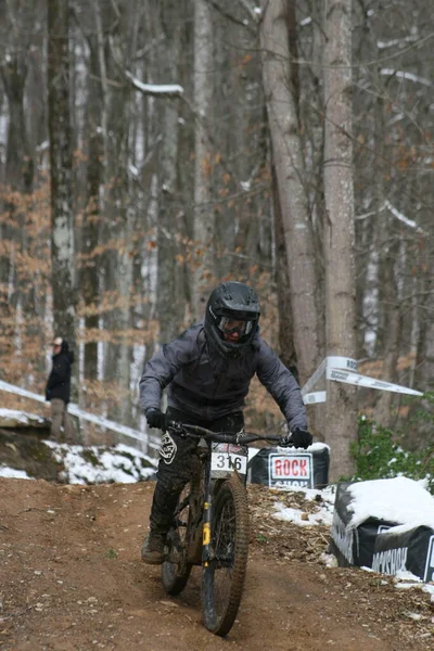 Tennessee Ulusal Dağ Bisiklet Festivali 2022 Oliver Springs, Tennessee, ABD 'deki Windrock Bisiklet Parkı' nda. Bu, Downhill olayı..
