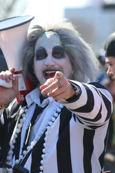 Budlight Parade 2022 St. Louis Mardi Gras 2022 kutlamaları sırasında. Tören Soulard-St. Louis, Missouri, ABD 'de düzenlenmektedir. ABD 'deki en büyük ikinci Mardi Gras kutlaması olduğu söyleniyor.. 
