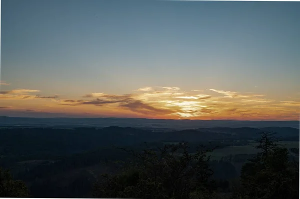 山の上の夕日 Vlci Hora Cernosin — ストック写真