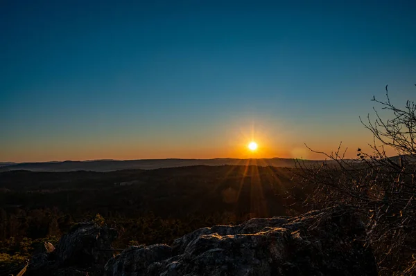 Gün Batımı Kayanın Üzerinde Vrani Skala Zdice Çek — Stok fotoğraf