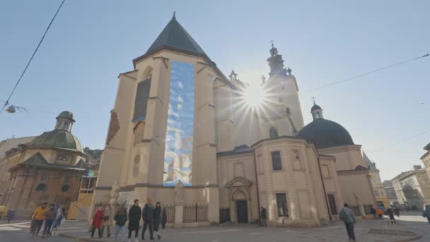 Lwów, Ukraina - 21 marca 2022: Lista Światowego Dziedzictwa UNESCO i Lista Światowego Dziedzictwa UNESCO chronią przed możliwym zniszczeniem. Rosja Ukraina Wojna. Wojna, grabież, ochrona. — Wideo stockowe