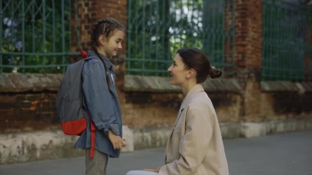 Positive Girl Talk Mom Hug Her Morning School Mother Gives — Stockvideo