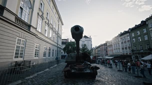Lviv Ουκρανία Αυγούστου 2022 Καταστράφηκε Ρωσικός Στρατιωτικός Εξοπλισμός Στην Πλατεία — Αρχείο Βίντεο