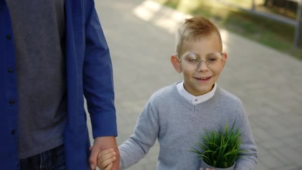 Father Holding Son Hand Child Holding Plant Pot Telling Father — Vídeo de stock