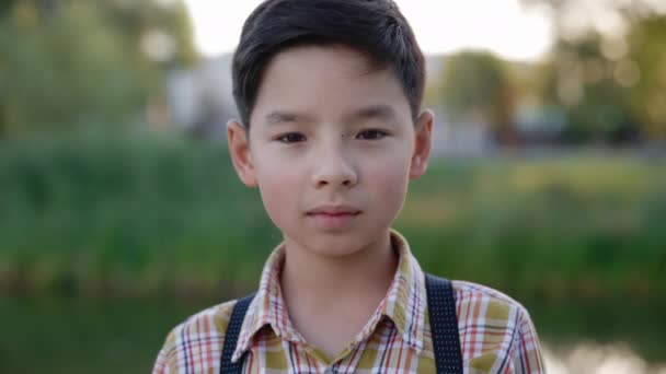 Close Asian Boy Standing Beautiful Lake Looking Camera Wearing Special — Vídeo de stock