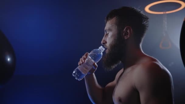 Caucasian Male Athlete Standing Fitness Gym Feeling Thirsty Drinking Bottle — Vídeo de stock
