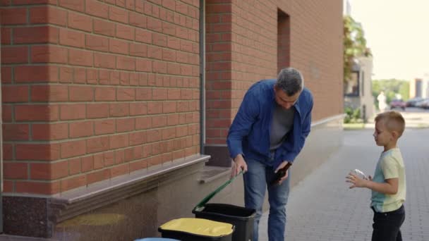 Dad Teaches His Son Properly Sort Glass Garbage Father Son — Stock video