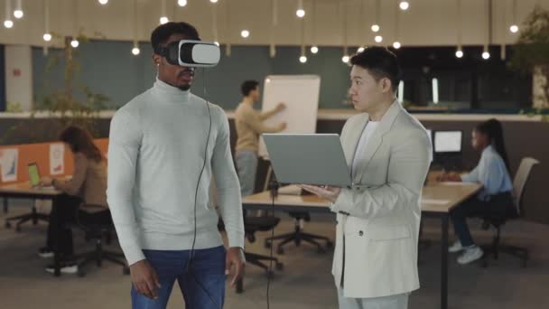 Company African American Man Testing Simulator Headset While His Male — Stock video