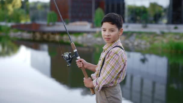 Portrait Asian Fisher Boy Wearing Special Fishing Clothes Holding Fishing — Stock videók