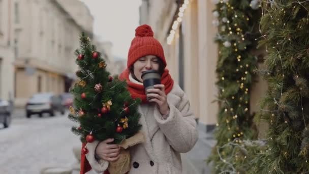 Caucasian Happy Woman Walking Decorated Street Wearing Red Hat Wrapped — Stock Video