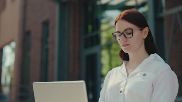 Smiled Ginger Business Woman Wearing Glasses Formal Suit Sitting Business — Stock Video