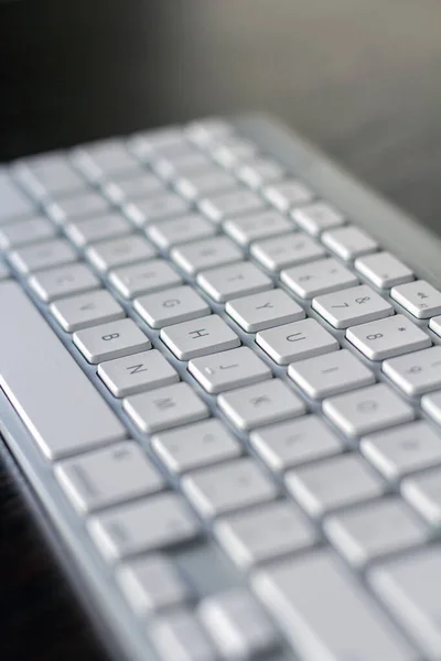 Kablosuz klavyede düğmeler