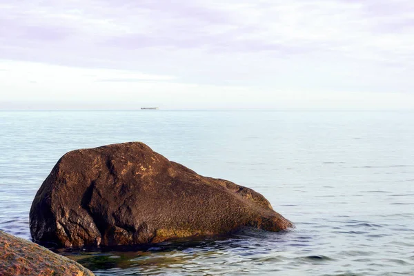 Uma Pedra Enorme Costa Mar Báltico — Fotografia de Stock