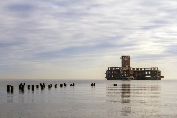 Baltık Denizi 'ndeki 2. Dünya Savaşı' ndan kalma torpido deposunun kalıntıları.
