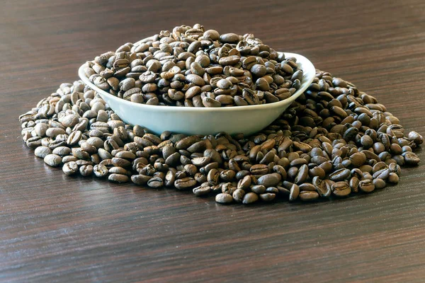 Bir kase kahve çekirdeği.
