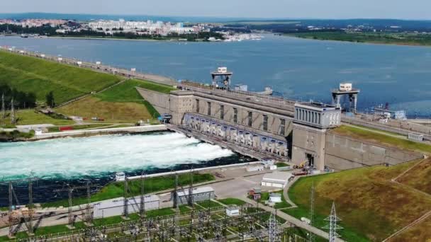 Dam water hydro flowing stream russia renewable — Stock Video