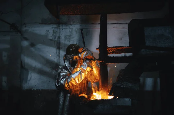 Gold mining factory heat stove pure industry — Stock Photo, Image