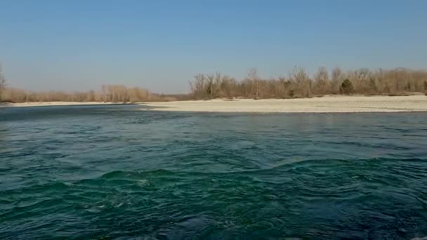 皮埃蒙特提契诺河的自然流经 — 图库视频影像