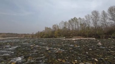 Akıntılı akarsu akıntısı