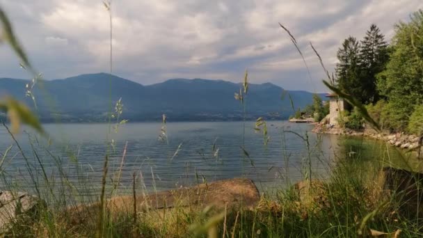 Lake Mountains Cloudy Day — Vídeo de stock